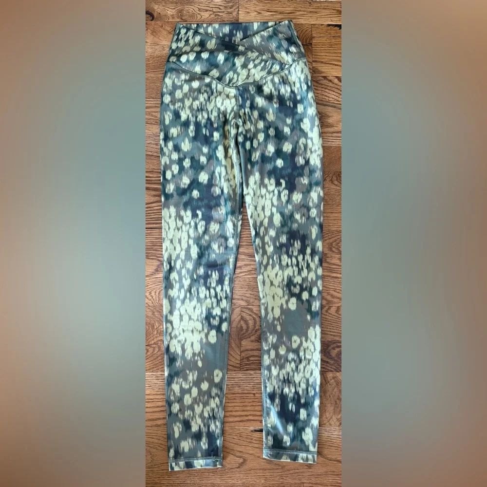 NWOT. Aerie. Real Me High Waisted, Crossover Legging. Olive Fun. Size Small.